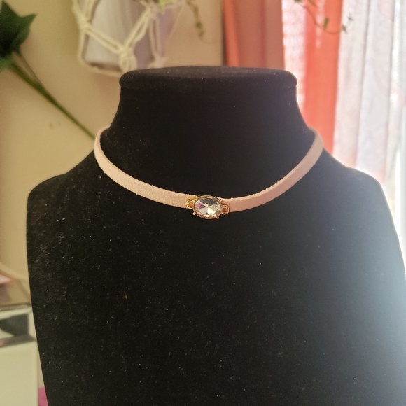 Jewelry - Pink gem choker